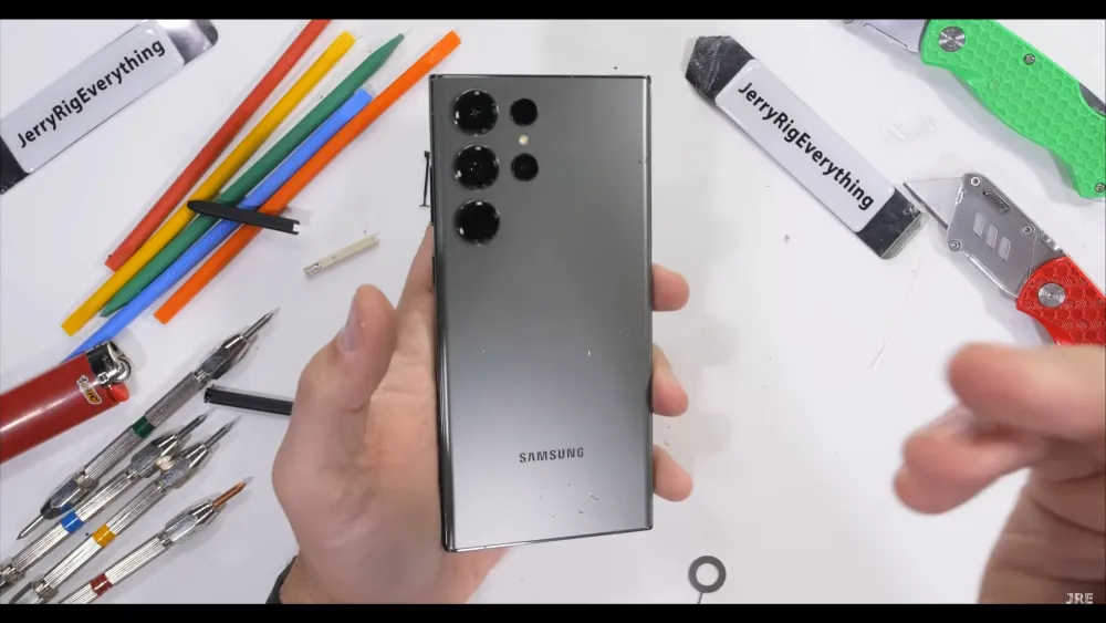 Samsung Galaxy S23 Ultra JerryRigEverything